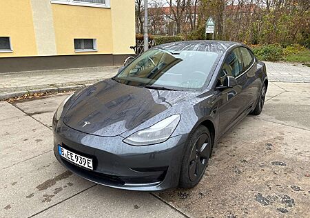 Tesla Model 3 Standard Reichweite Plus Hinterradantrieb