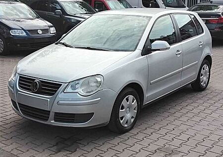 VW Polo Volkswagen IV Trendline . Neue Tüv