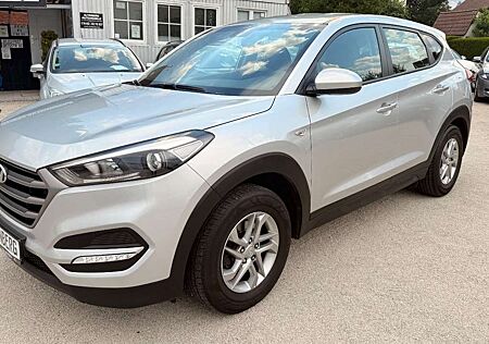 Hyundai Tucson blue Classic 2WD, 1Hand.
