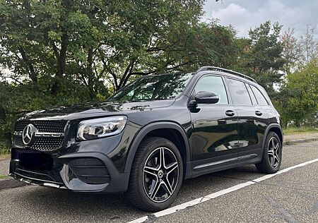 Mercedes-Benz GLB 200 7G-DCT AMG Line Kosmosschwarz Metallic