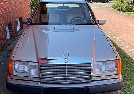 Mercedes-Benz E 200 200 E