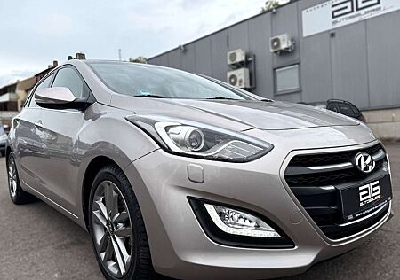 Hyundai i30 1.6 Style *1.Hand/Navi/Pano/Kamera/BiXenon*