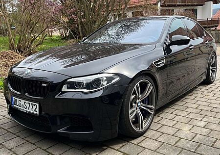 BMW M5 DKG Competition
