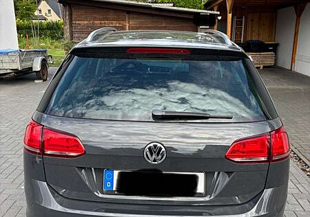 VW Golf Variant Volkswagen SW 1.2 TSI 110 BlueMotion Technology Série Spéci
