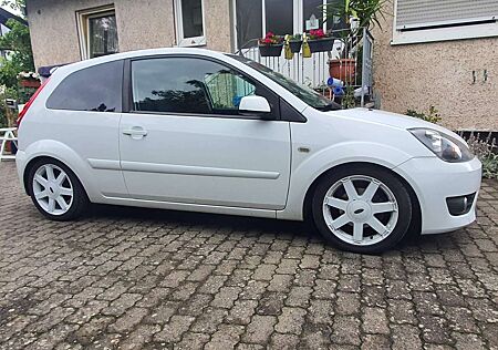 Ford Fiesta White Magic