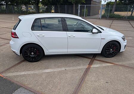 VW Golf GTI Volkswagen GTI Performance BMT