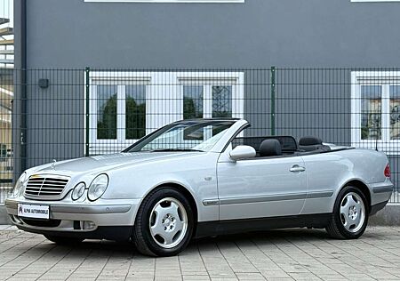 Mercedes-Benz CLK 320 ELEGANCE/Automatik/Klima/PDC/1 Hand /TOP