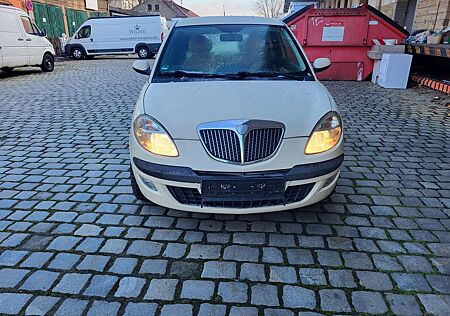 Lancia Ypsilon Y 1.4 16v Platino