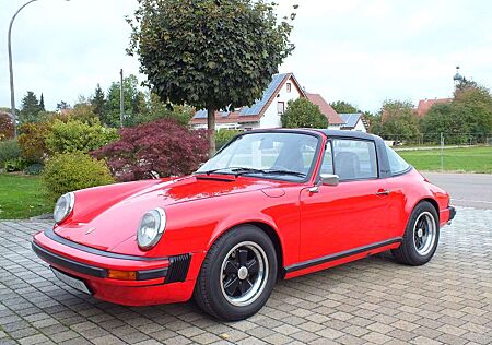 Porsche 911 Carrera 2,7 MFI Targa (1 of 187)