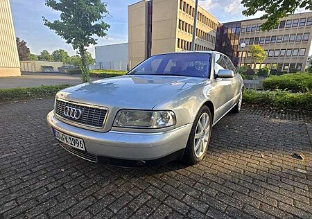 Audi A8 4.2 quattro Langversion