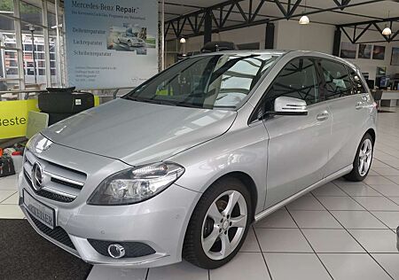 Mercedes-Benz B 180 7G-DCT PDC SHZ AHK Sportpaket Tempomat