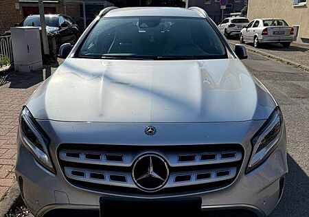 Mercedes-Benz GLA 180 (156.942)