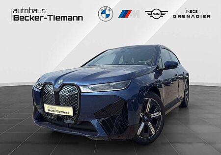 BMW iX xDrive40 Sportpaket/SkyLounge/Driving+/Parking+/AH