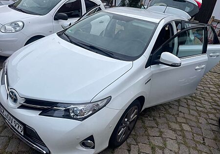 Toyota Auris Hybrid Life+