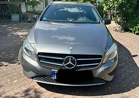Mercedes-Benz A 200 (BlueEFFICIENCY) 7G-DCT Urban