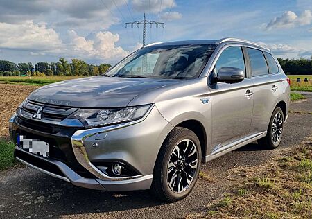 Mitsubishi Outlander 4WD Top Hybrid AHK STNDHZ Schiebedach