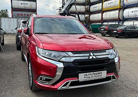 Mitsubishi Outlander Plug-in Hybrid TOP 2.4 MIVEC 4WD