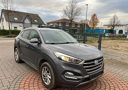 Hyundai Tucson 1.6 blue Intro Edition KAMERA+NAVI+AHK+SHZ