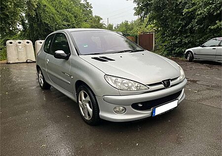 Peugeot 206 1.6 mit 2 JAHRE TÜV.