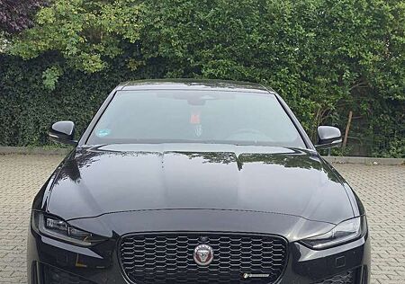 Jaguar XE R-Dynamic Black