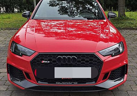 Audi RS4 Avant S tronic