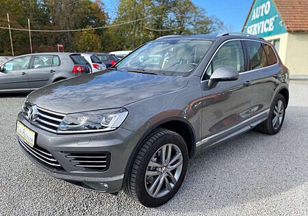 VW Touareg Volkswagen 3.0 V6 TDI 4x4/DSG/Stand+Lenkhzg/R-Line