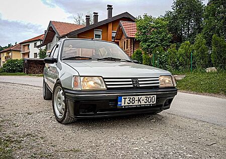 Peugeot 205 GR