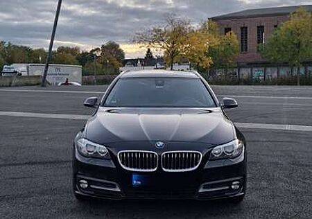 BMW 530d 530 xDrive Touring A PANORAMADACH/ HARMAN-KARDON