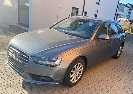 Audi A4 Avant 2.0 TDI Attraction Navi*SHZ*PDC
