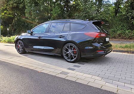 Ford Focus Turnier ST X Vollausstattung