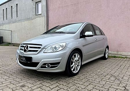 Mercedes-Benz B 160 *Sportpaket*Navi*Leder*PDC*Shz*Klima*Top!