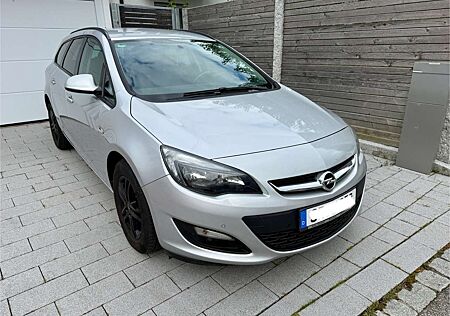 Opel Astra Sports Tourer Navi PDC vorne u hinten SHZ HU+AU