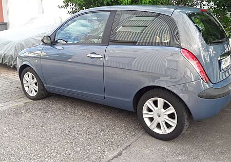 Lancia Ypsilon Y 1.4 16v Platino