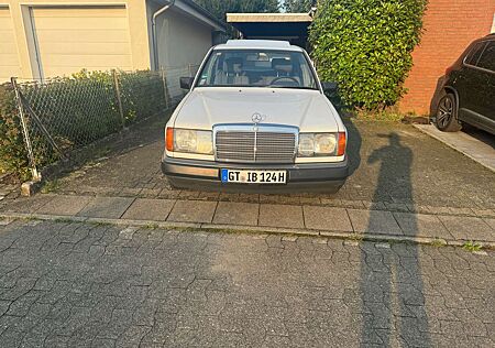 Mercedes-Benz E 230 w124 mit H Kennzeichen