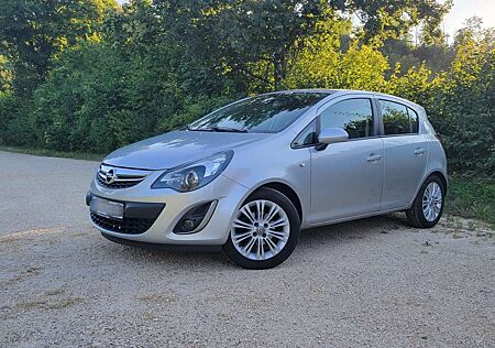 Opel Corsa D 1..4 Innovation, 8-fach bereift