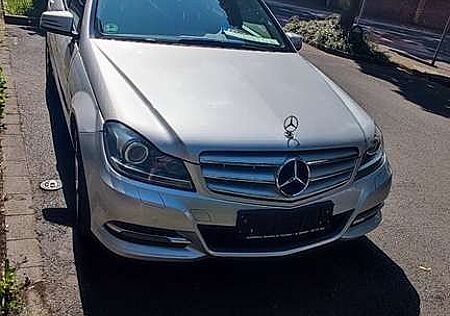Mercedes-Benz C 220 CDI DPF BlueEFFICIENCY 7G-TRONIC Avantgarde Editio