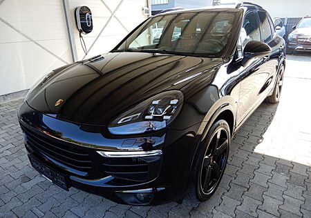 Porsche Cayenne Platinum Edition LUFT PANO LED 21ZOLL