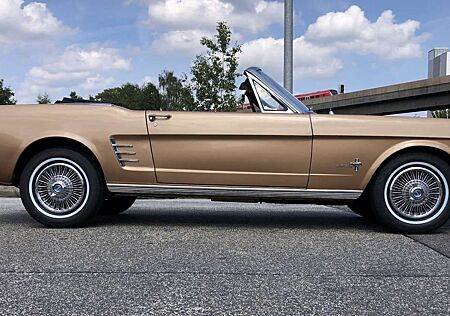 Ford Mustang Cabrio V8 Automatik Servo H-Kennz. TÜV neu