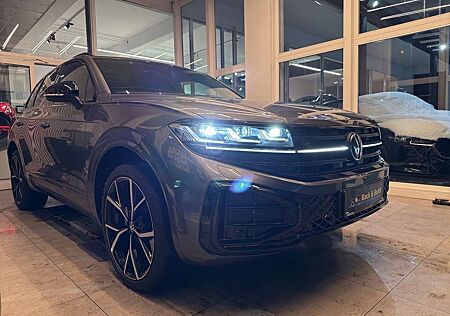 VW Touareg Volkswagen R-Line 3.0TDI*DYNAUDIO,PANO,AHK,LUFT,HA-LENK*