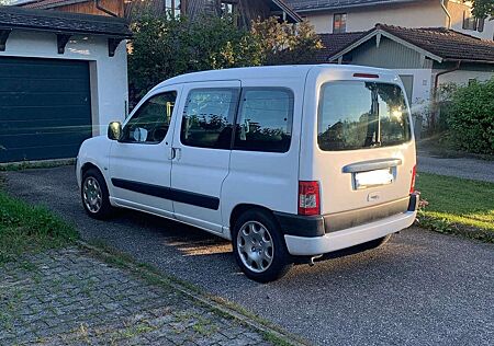 Peugeot Partner Fünfsitzer mit mobilem Schlafausbau