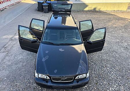 Volvo V70 2.4**AUTOMATIK**KLIMA**SCHWARZ**LEDER**ZV**