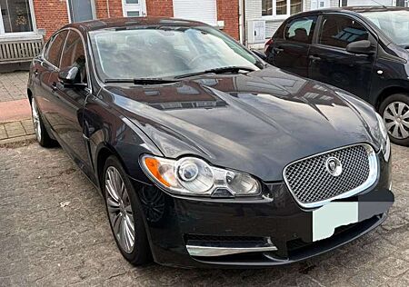 Jaguar XF 3.0 V6 Diesel Premium Luxury*Navi*Leder*1-Han