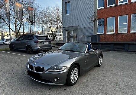 BMW Z4 Baureihe Roadster 2.2i TÜV NEU*M SITZE