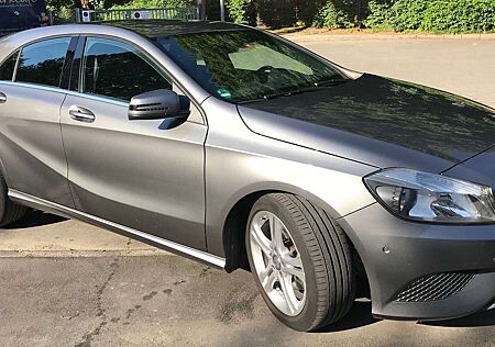 Mercedes-Benz A 180 (BlueEFFICIENCY) Urban