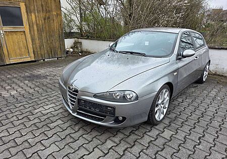 Alfa Romeo 147 147 1.6 TS Eco | Zahnriemen neu | Viele Neuteile