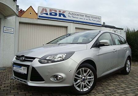 Ford Focus Turnier Titanium Benzin/Gas SHZ/PDC/Temp./1.Hand