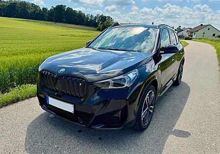 BMW iX1 xDrive30 M Sportpaket Leder HuD DA Vollausstat