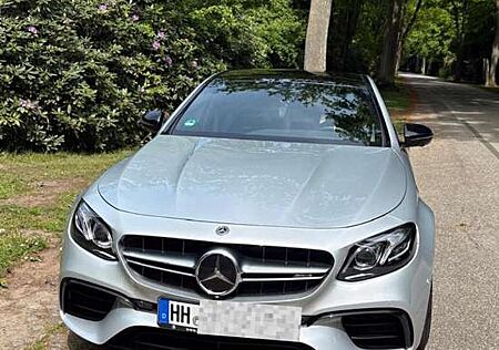 Mercedes-Benz E 63 AMG S 4Matic Speedshift 9G-MCT