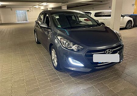 Hyundai i30 blue 1.4