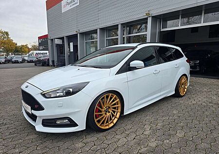 Ford Focus Turnier 2.0 ST *Sony*Rück.Kamera*19 Zoll